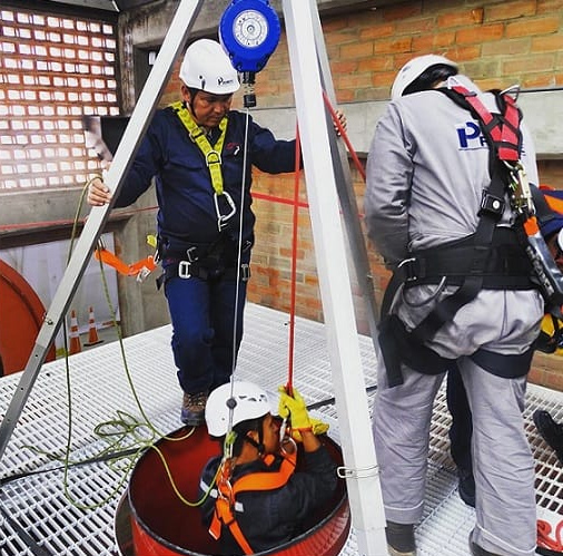 CURSO RESCATE EN ESPACIOS CONFINADOS