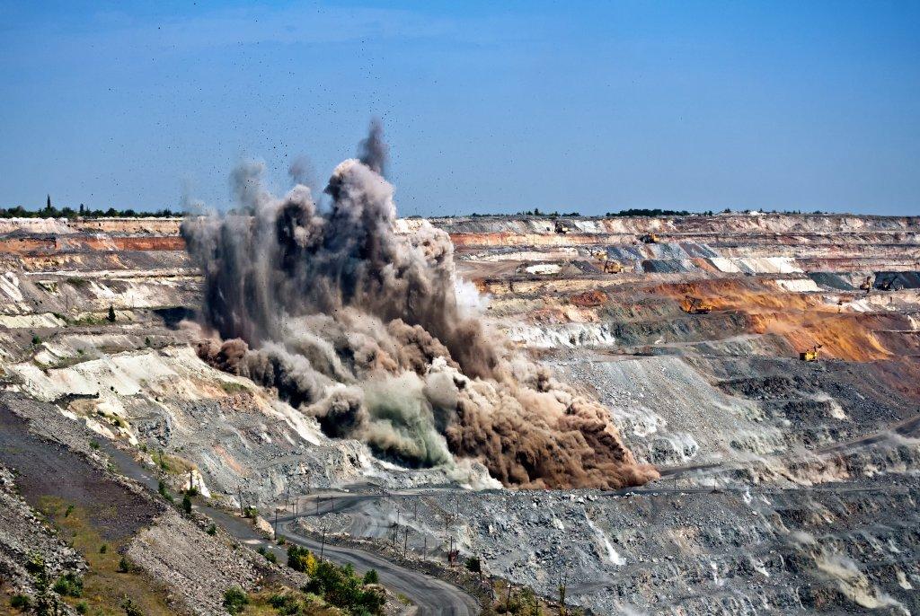 MANIPULACIÓN BÁSICA DE EXPLOSIVOS Y TRONADURAS