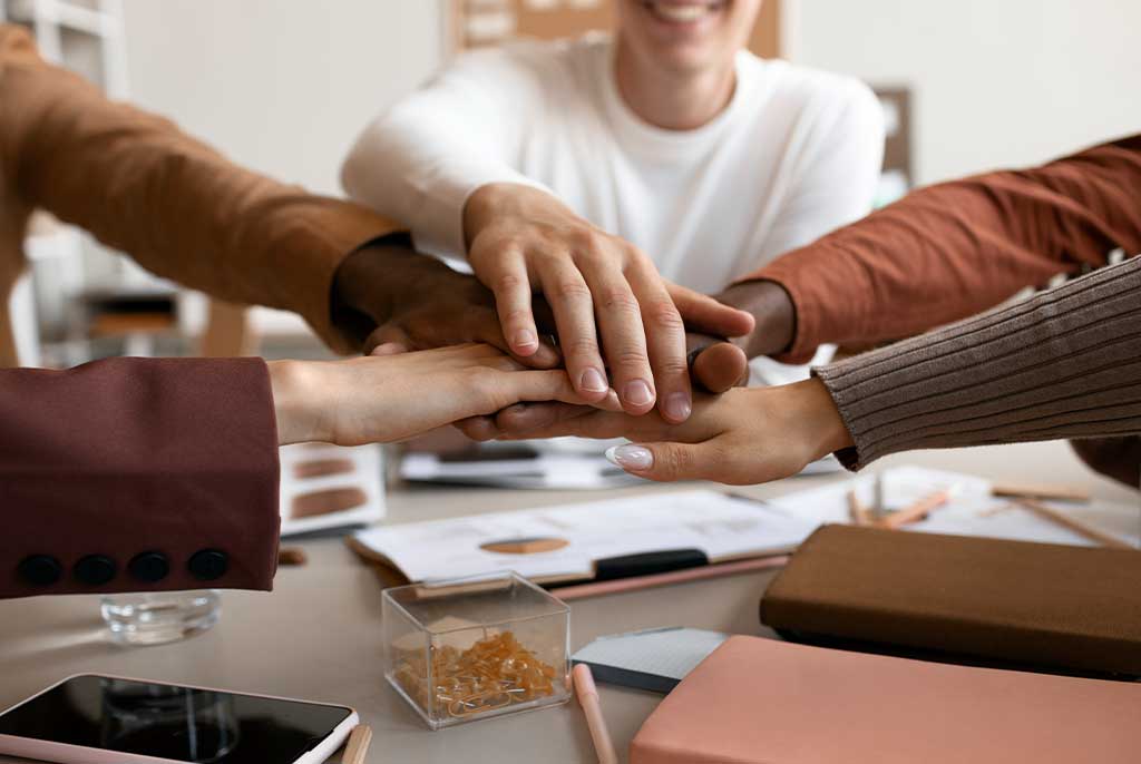 TÉCNICAS DE COMUNICACIÓN EFECTIVA Y TRABAJO EN EQUIPO
